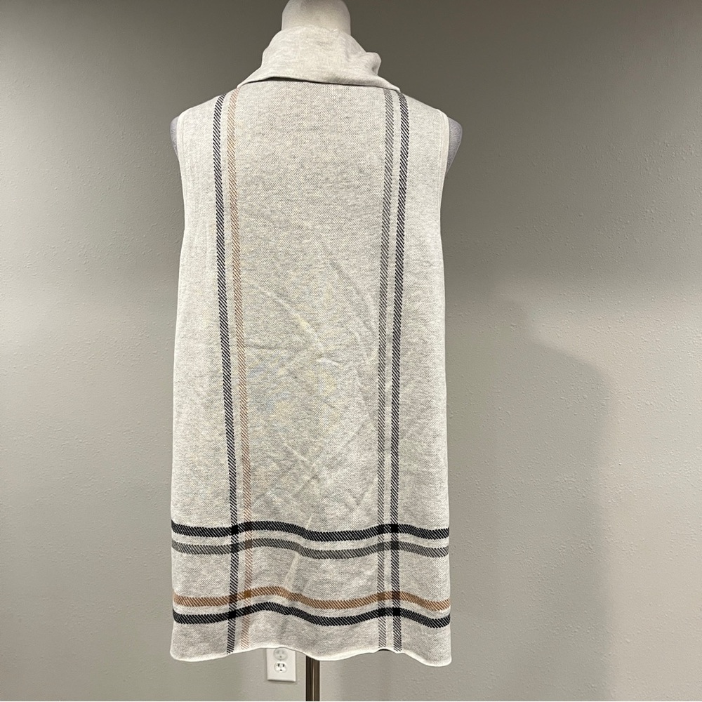 Ann Taylor White Sleeveless Turtleneck Sweater - Picture 4 of 9